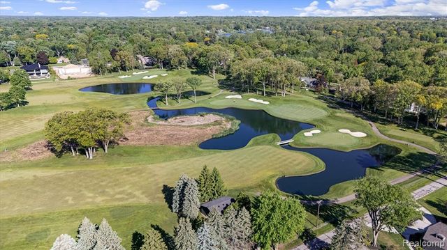 6121 Golfview Drive, Bloomfield Hills, MI 48301