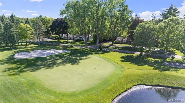 6121 Golfview Drive, Bloomfield Hills, MI 48301