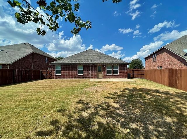 2432 Clairborne Drive, Fort Worth, TX 76177