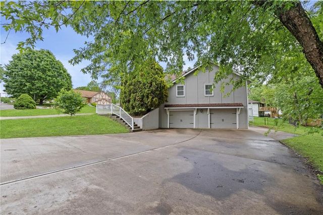 2418 N 88th Drive, Kansas City, KS 66109