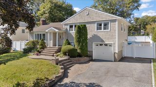 21 Eleanor Road, Plainview, NY 11803