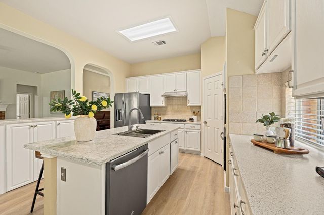 1870 Paradise Ridge DR, Round Rock, TX 78665