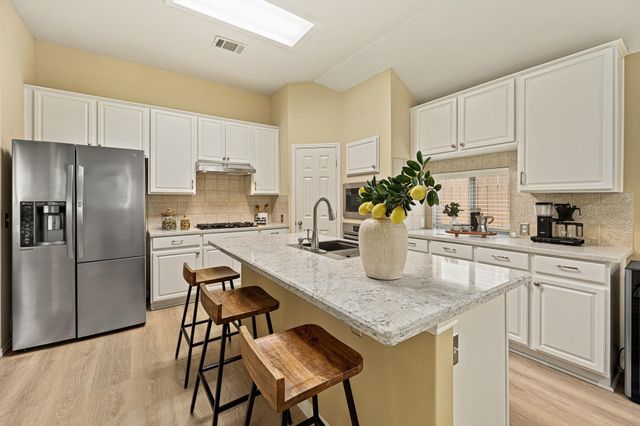 1870 Paradise Ridge DR, Round Rock, TX 78665