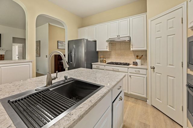 1870 Paradise Ridge DR, Round Rock, TX 78665