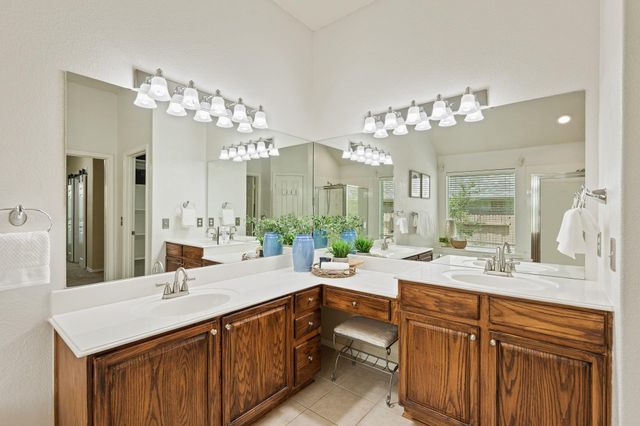 1870 Paradise Ridge DR, Round Rock, TX 78665