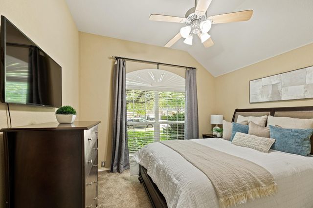 1870 Paradise Ridge DR, Round Rock, TX 78665