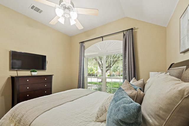 1870 Paradise Ridge DR, Round Rock, TX 78665