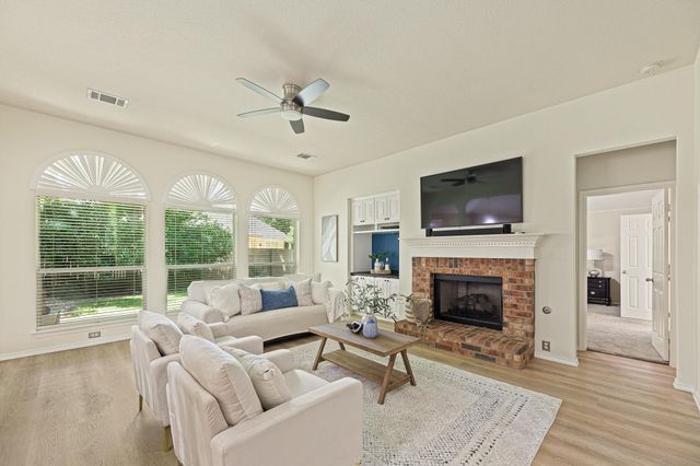 1870 Paradise Ridge DR, Round Rock, TX 78665