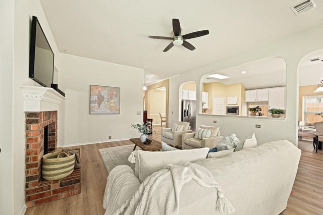 1870 Paradise Ridge DR, Round Rock, TX 78665
