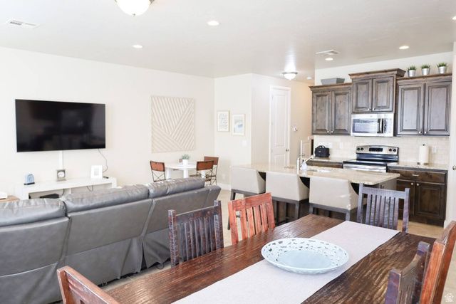 4285 E RAZOR RIDGE DR, Washington, UT 84780