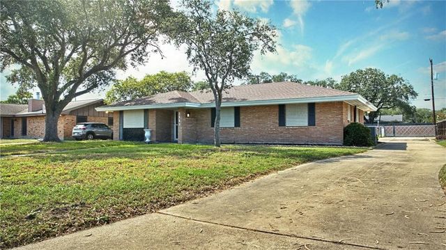 1109 Adeline St, Sinton, TX 78387