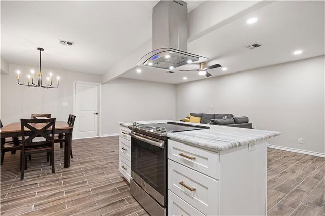 1109 Adeline St, Sinton, TX 78387