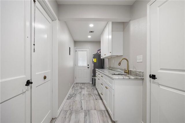 1109 Adeline St, Sinton, TX 78387