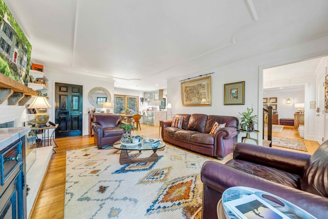 301 Coventry LN, Roanoke, VA 24014