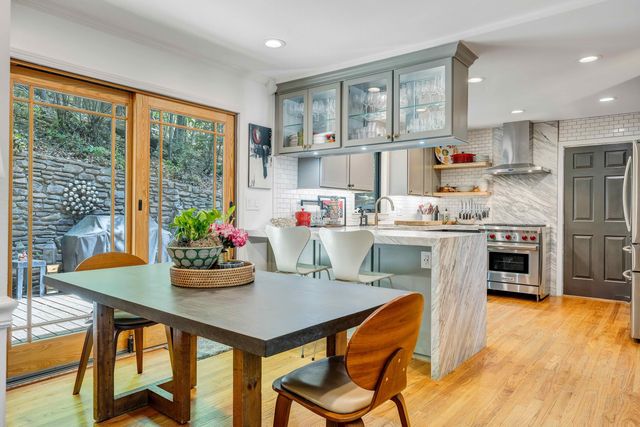 301 Coventry LN, Roanoke, VA 24014