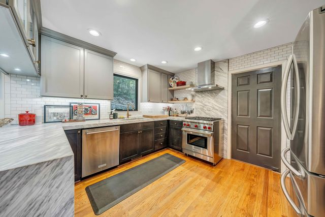 301 Coventry LN, Roanoke, VA 24014