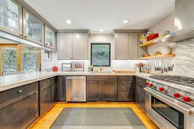 301 Coventry LN, Roanoke, VA 24014