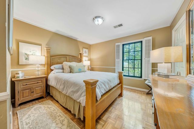 301 Coventry LN, Roanoke, VA 24014
