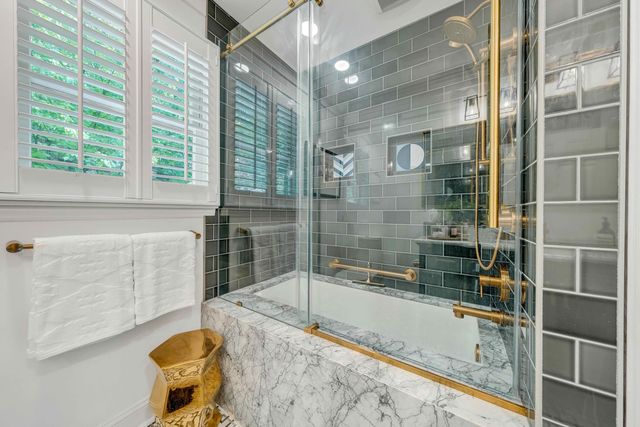301 Coventry LN, Roanoke, VA 24014