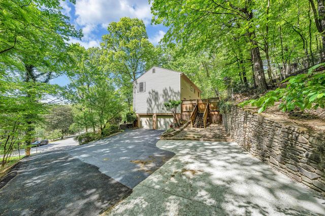 301 Coventry LN, Roanoke, VA 24014