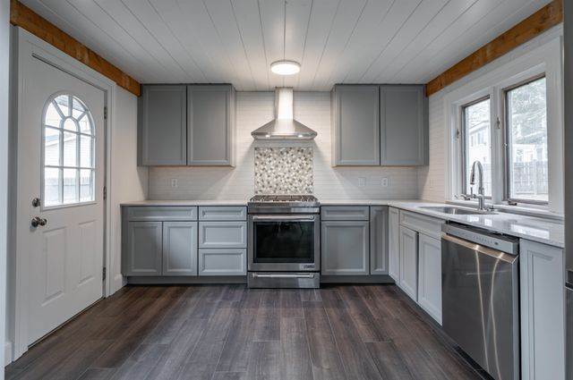 94 Lakeshore Drive, Northwood, NH 03261