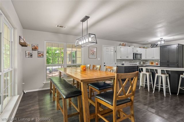 1136 Stonebridge Drive, Greenwood, AR 72936