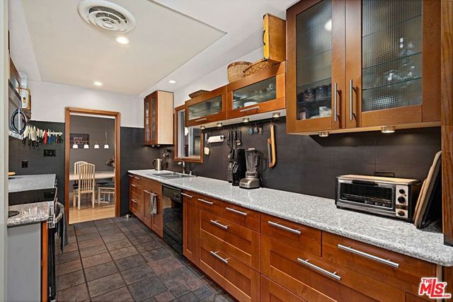 13522 Delano Street, Van Nuys, CA 91401