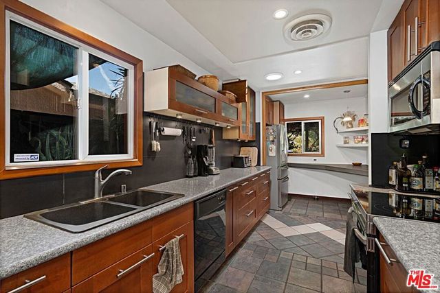 13522 Delano Street, Van Nuys, CA 91401