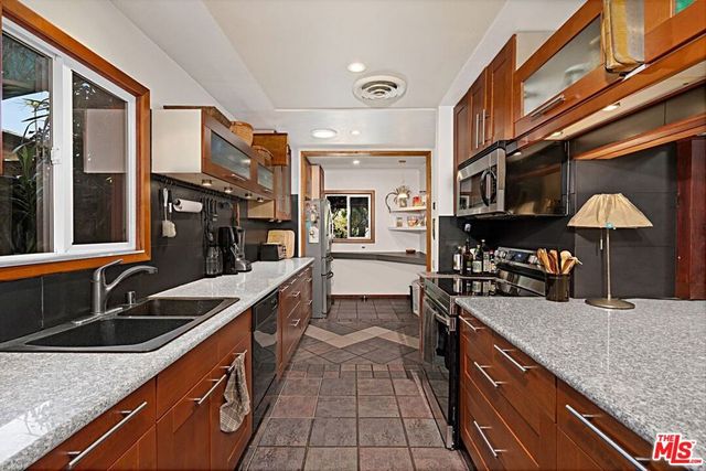 13522 Delano Street, Van Nuys, CA 91401