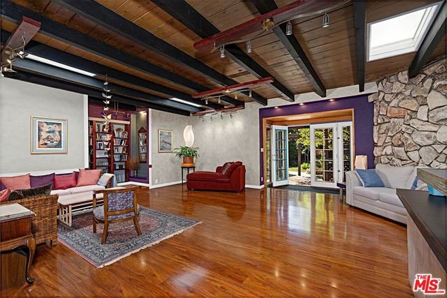 13522 Delano Street, Van Nuys, CA 91401