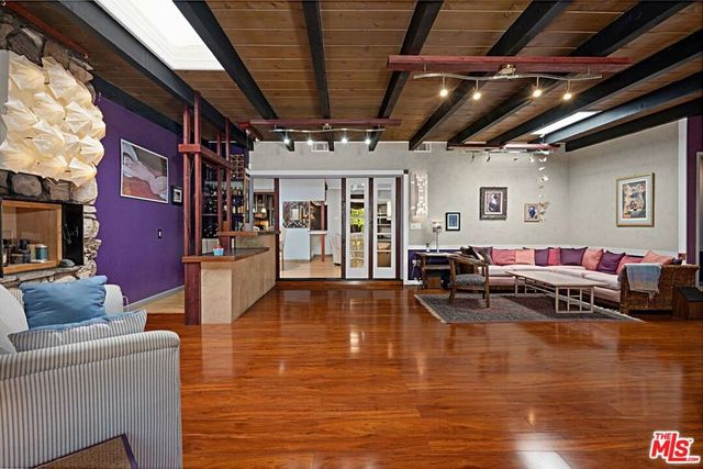 13522 Delano Street, Van Nuys, CA 91401