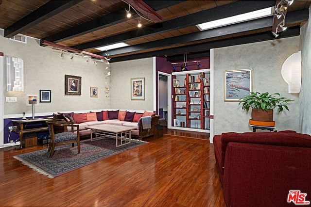 13522 Delano Street, Van Nuys, CA 91401