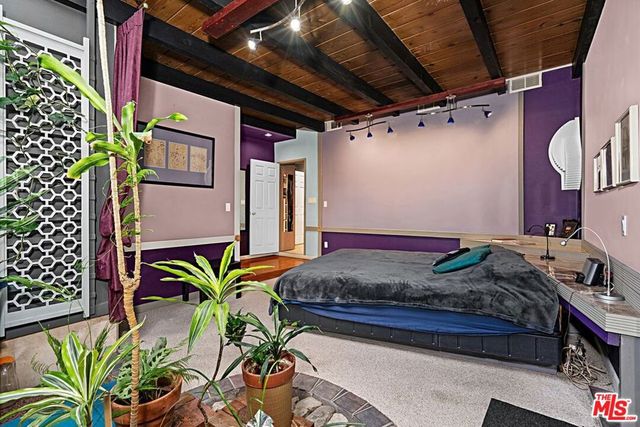 13522 Delano Street, Van Nuys, CA 91401