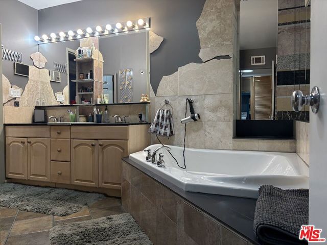 13522 Delano Street, Van Nuys, CA 91401