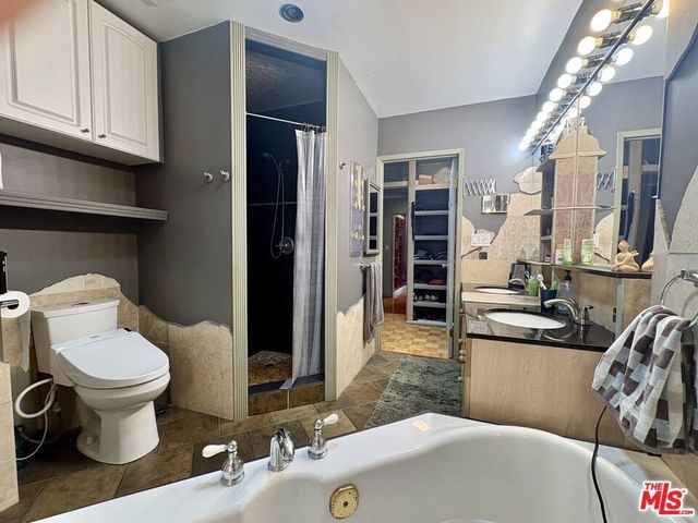 13522 Delano Street, Van Nuys, CA 91401