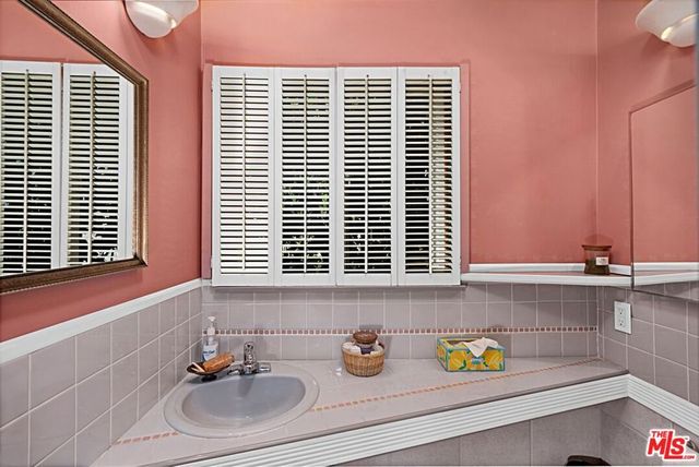 13522 Delano Street, Van Nuys, CA 91401