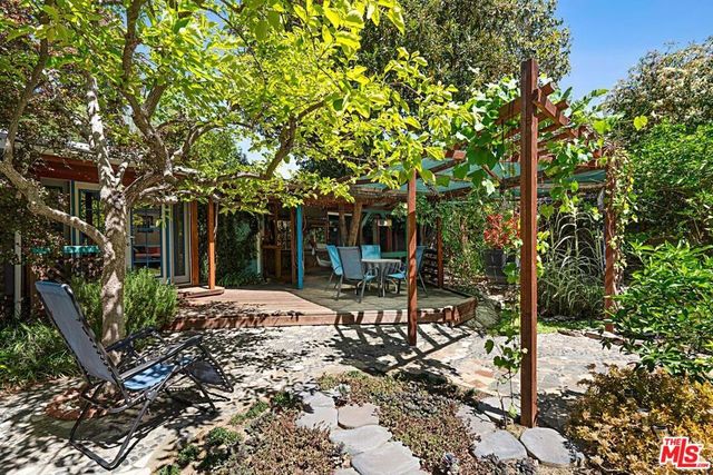 13522 Delano Street, Van Nuys, CA 91401