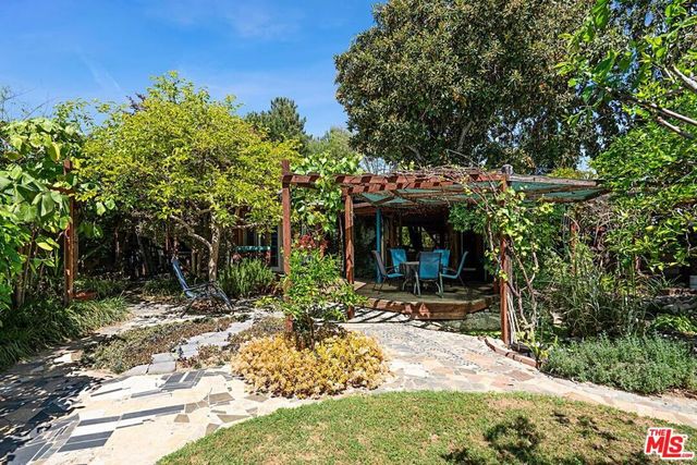 13522 Delano Street, Van Nuys, CA 91401