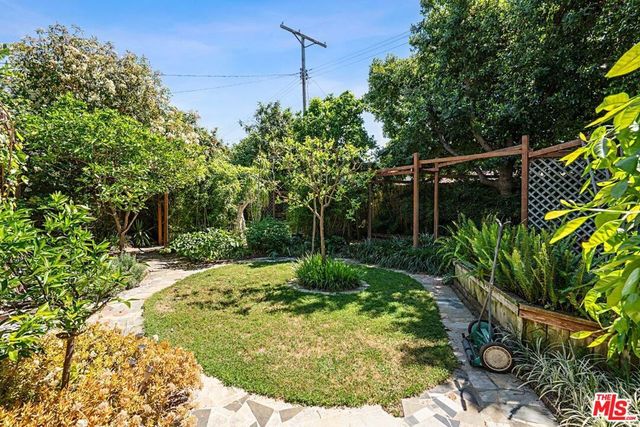 13522 Delano Street, Van Nuys, CA 91401