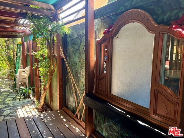 13522 Delano Street, Van Nuys, CA 91401