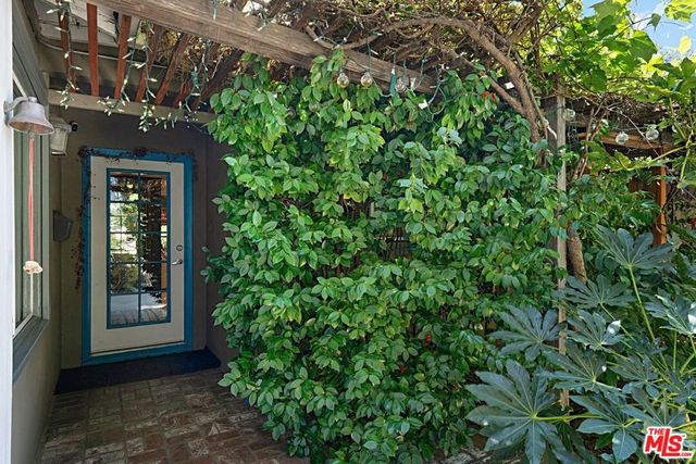 13522 Delano Street, Van Nuys, CA 91401