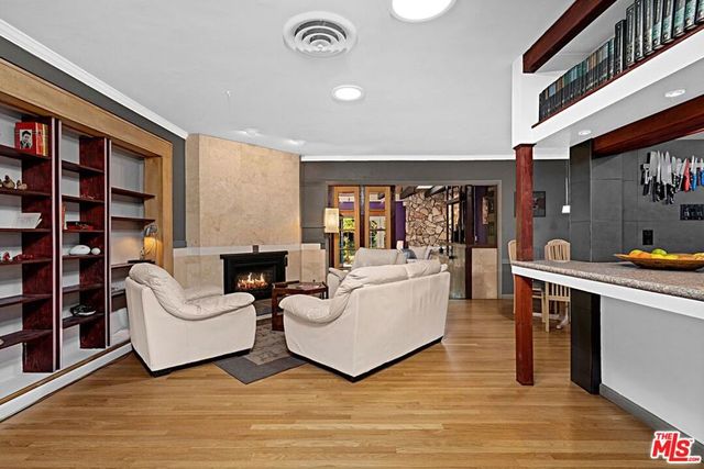 13522 Delano Street, Van Nuys, CA 91401