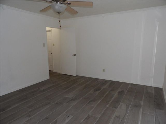 401 Strey Court, Deer Park, TX 77536