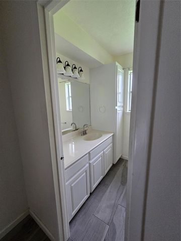 401 Strey Court, Deer Park, TX 77536