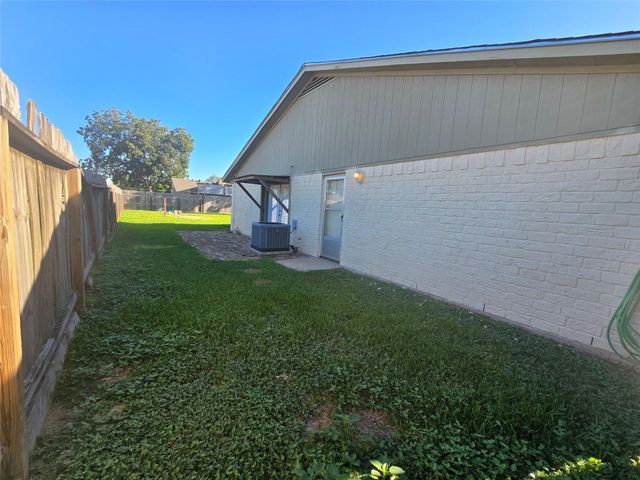 401 Strey Court, Deer Park, TX 77536