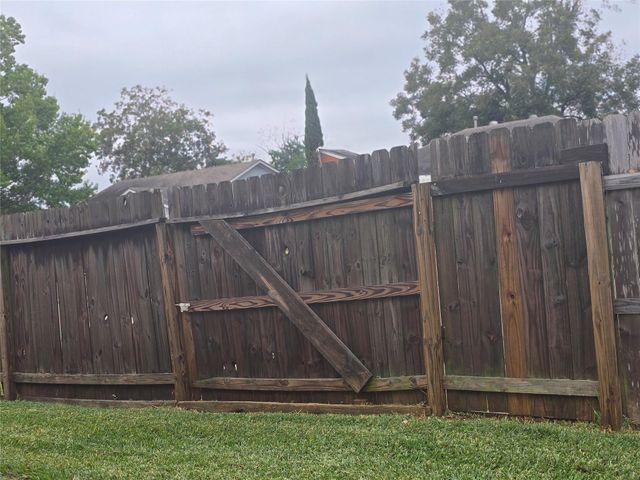 401 Strey Court, Deer Park, TX 77536