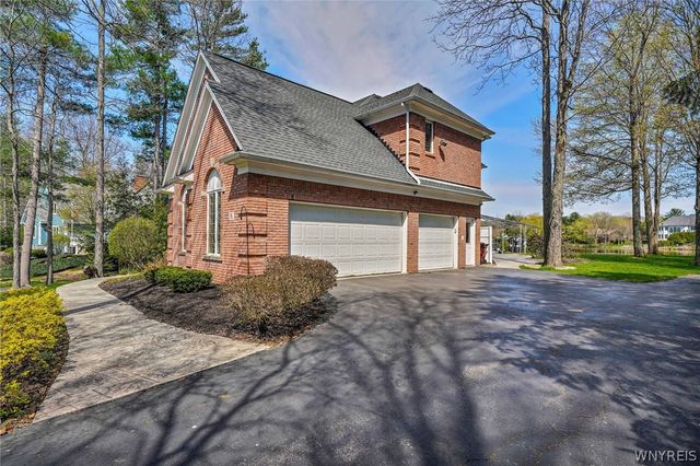 36 Lakeridge Drive, Orchard Park, NY 14127