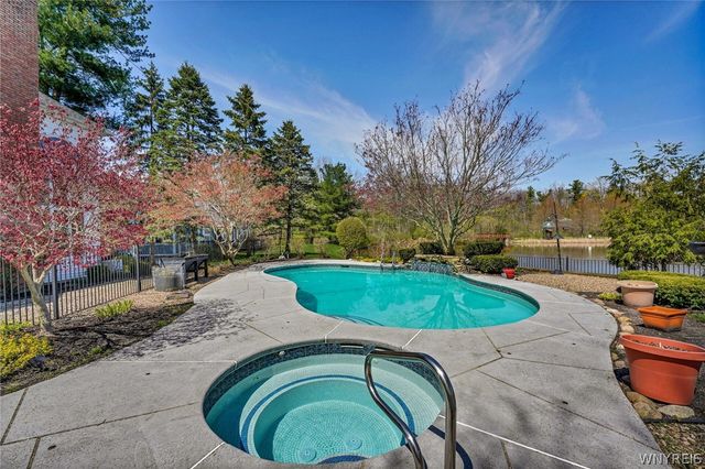 36 Lakeridge Drive, Orchard Park, NY 14127