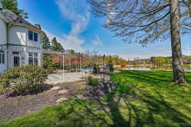 36 Lakeridge Drive, Orchard Park, NY 14127