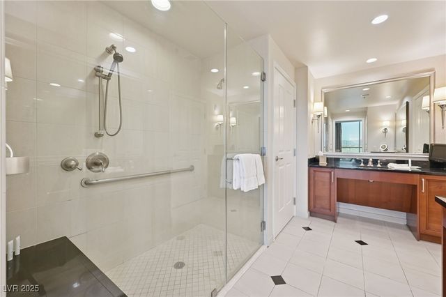 135 East Harmon Avenue 10714, Las Vegas, NV 89109